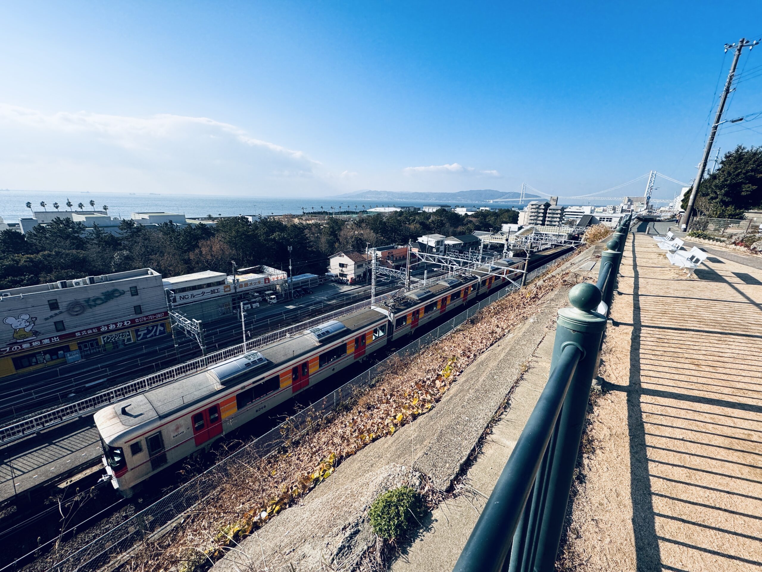 電車と海と、静かな時間｜東垂水駅前の小さな癒しスポット【山陽東垂水駅】
