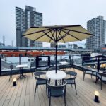 コーヒー片手に阪神電車を観察。尼崎駅前に屋上テラスを備えたカフェオープン。