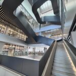 門真に新図書館オープン。注目はグルグル回る導線のスパイラルガーデンと吹き抜けの螺旋階段。